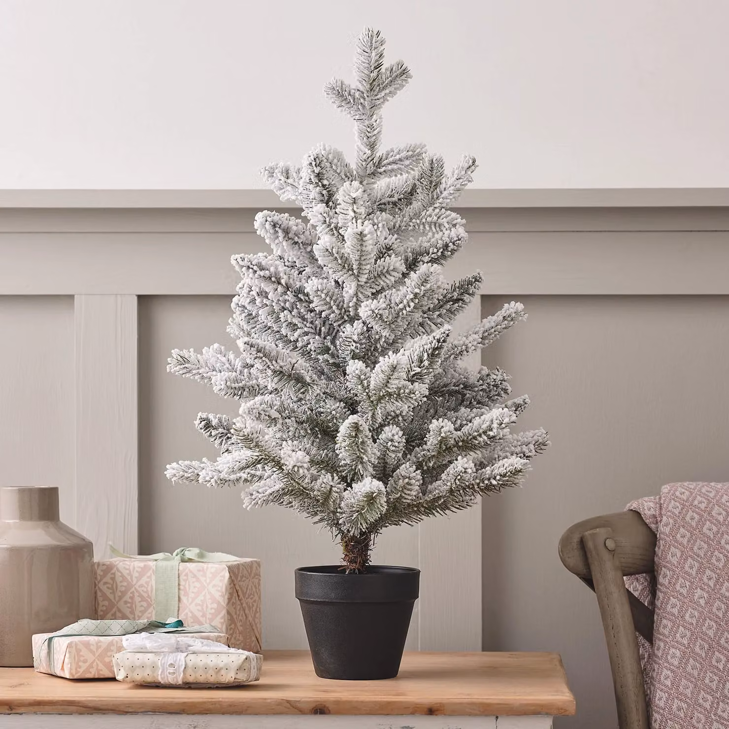 Lights4fun.co.uk Snow Covered Mini Christmas Tree, Green, Height: 60 cm