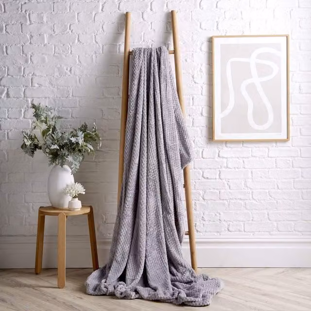 NewEdgeBlinds Cloud Honeycomb Geometric Fleece Throw in Silver, 240 cm
