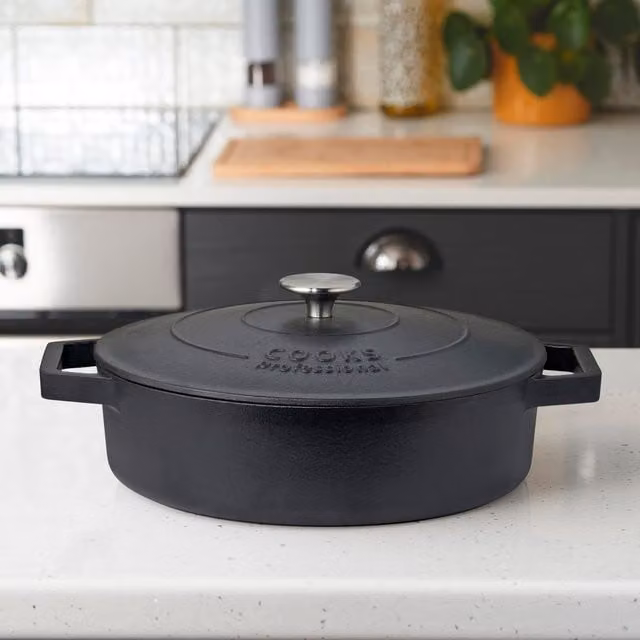 Cooks Professional Black Enamel Cast Iron Casserole Dish, Diameter: 28 cm