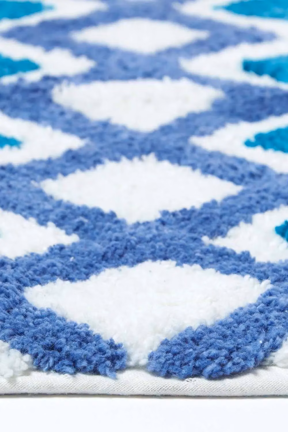 Homescapes Super Absorbent Soft 100% Cotton Chevron Bath Mat in Blue and Petrol with Non-Slip Backing, W: 50 cm, D: 80 cm – 2