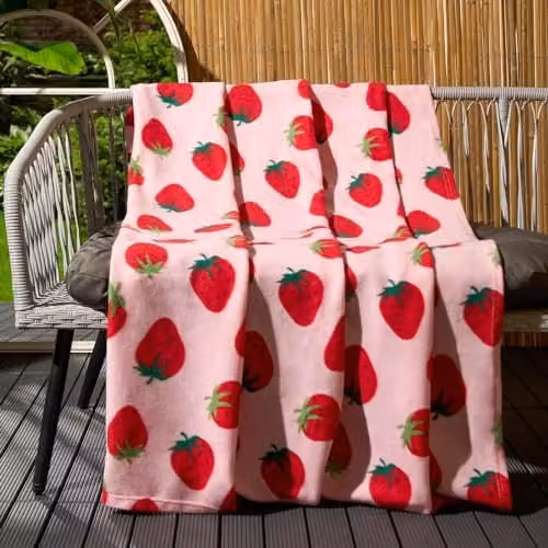OHS Strawberry Print Fleece Throw Blanket in Pink and Red, W/D/H: 120 x 150 cm