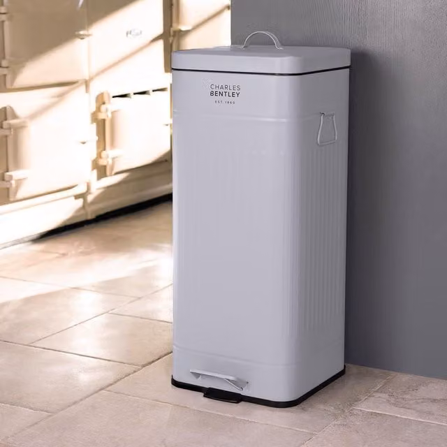 Charles Bentley 30 Litre Steel Square Retro Kitchen Pedal Waste Bin in Grey, H 67 cm x W 28 cm x D 28 cm – 1