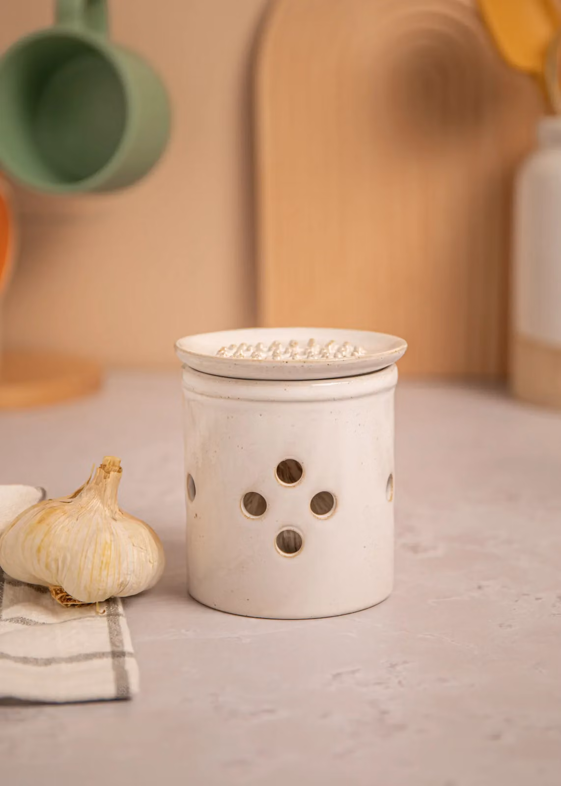 KitchenCraft Idilica Stoneware Garlic Storage with Grater Lid, White – 2