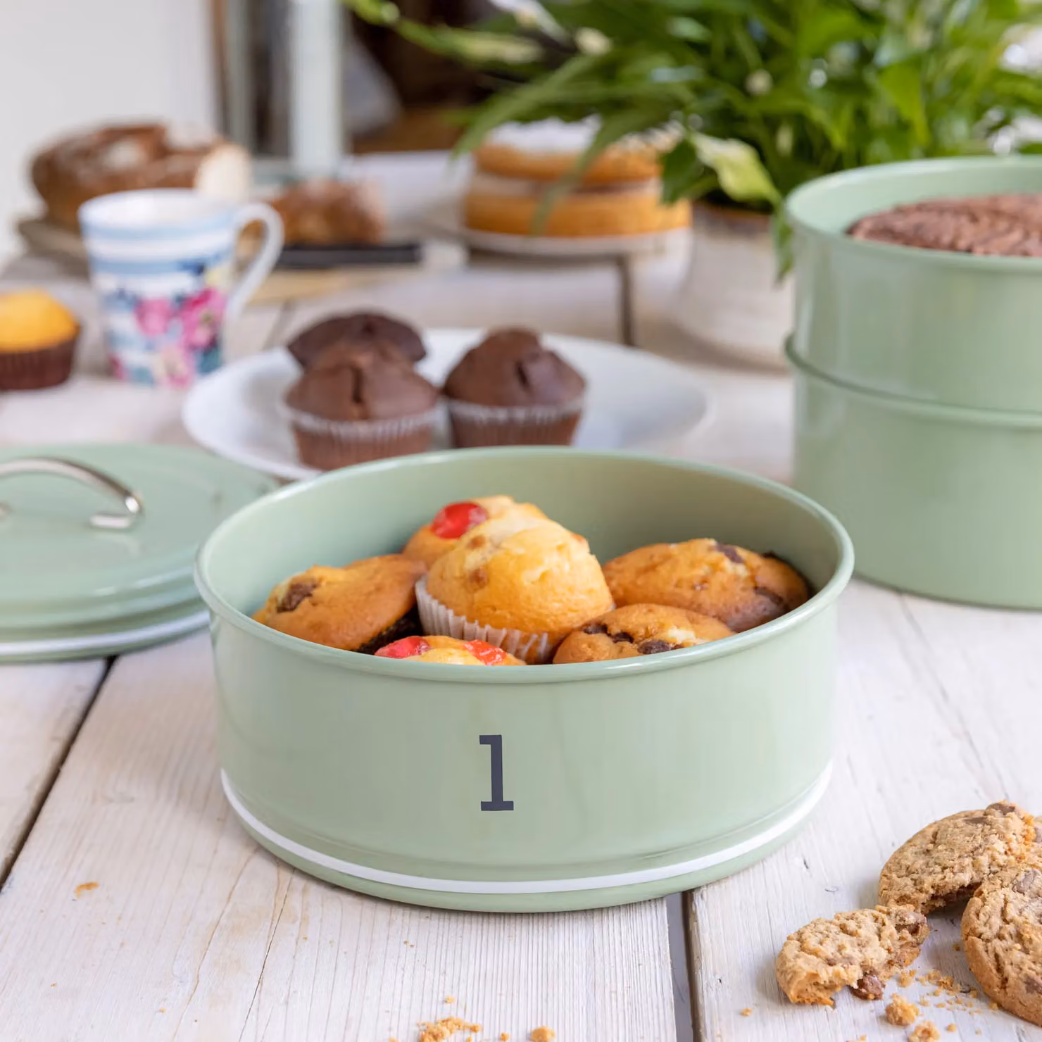 KitchenCraft Living Nostalgia 3-Tier Airtight Metal Cake Storage Tin, Green, W: 22 cm, D: 27 cm, H: 1.5 cm (per tier) – 4