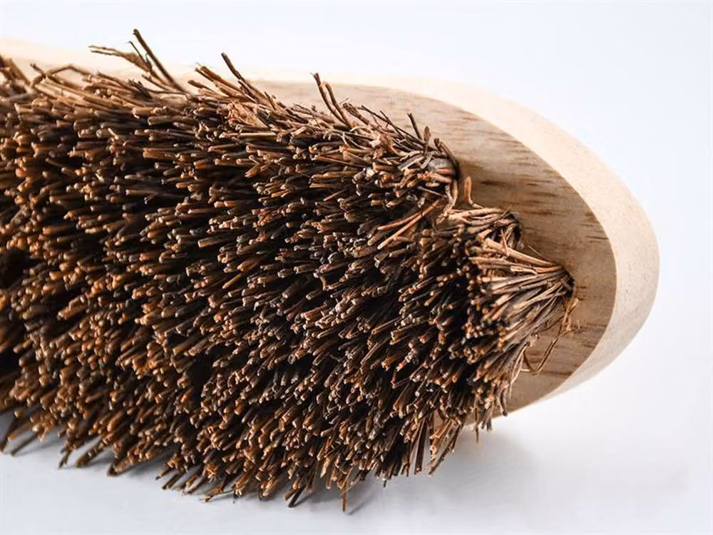 Faithfull Brown Scrubbing Hand Brush with Natural Fibres and Wood Handle – 3