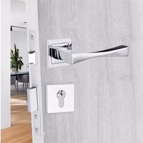 Golden Grace Astrid Straight Door Handles and Key Lock Set in Polished Chrome – 2