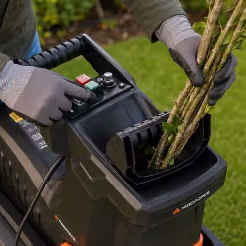 Yard Force 2800W Silent Garden Shredder in Black with 60L Collection Box and 45mm Cutting Diameter – 3