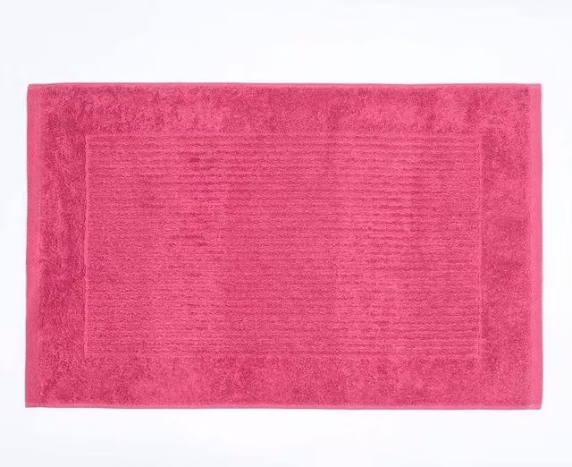 Homescapes Imperial Plain Raspberry Cotton Bath Mat W/D/H: 80 x 50 x 0.3 cm