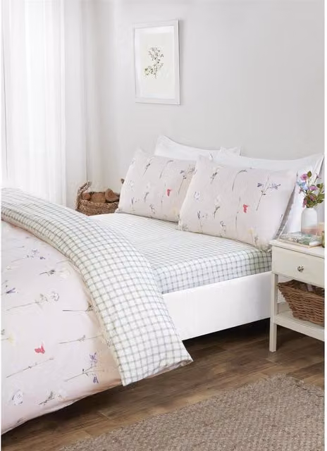 Rapport Home Niamh Floral Duvet Cover, Pillowcase and Fitted Sheet Set in Green and Pink, King Size (Duvet Cover: 180 x 200 cm, Pillowcase: 50 x 75 cm)