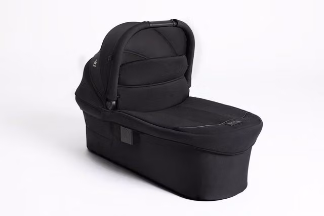 Joie Ramble XL Signature Carrycot in Black Eclipse