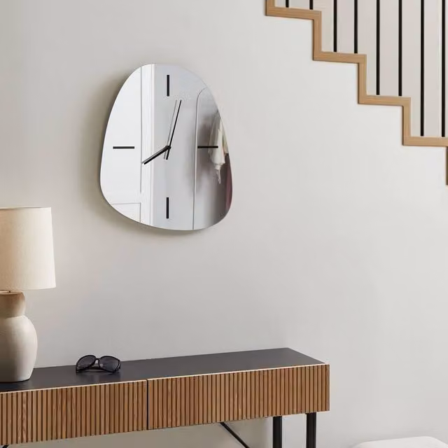 Wyld and Coco Minimalist Analog Mirrored Wall Clock in Silver and Black Glass, W: 54 cm, H: 45 cm – 1