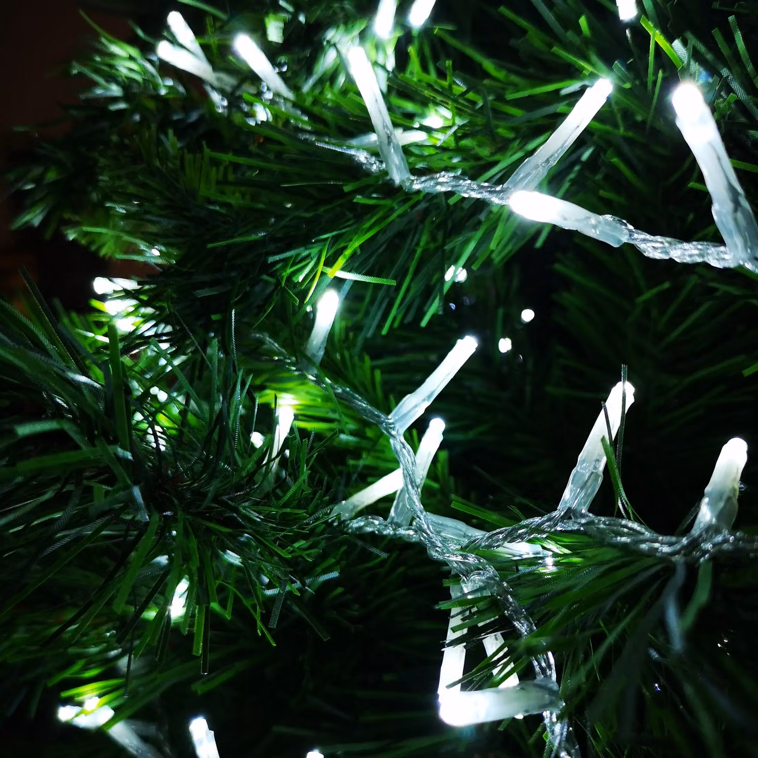 Samuel Alexander 1000 LED Premier TreeBrights Christmas String Lights, Cool White, 25m, Mains Operated with Timer and Transparent Cable – 3