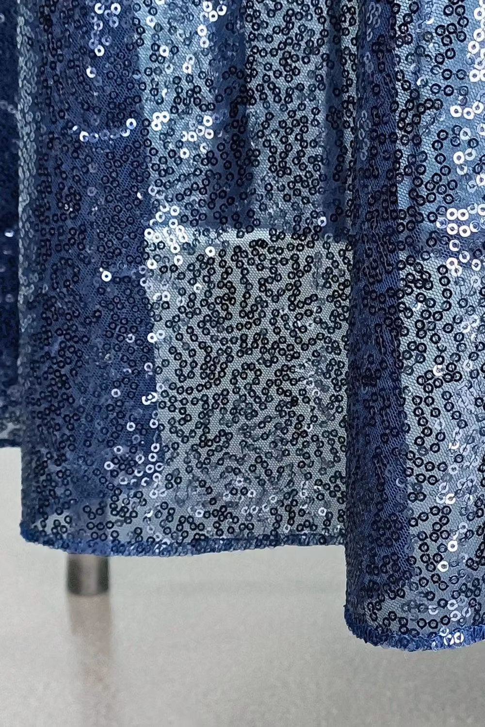 Neel Blue Navy Round Sequin Tablecloth, Diameter: 304.8 cm – 3