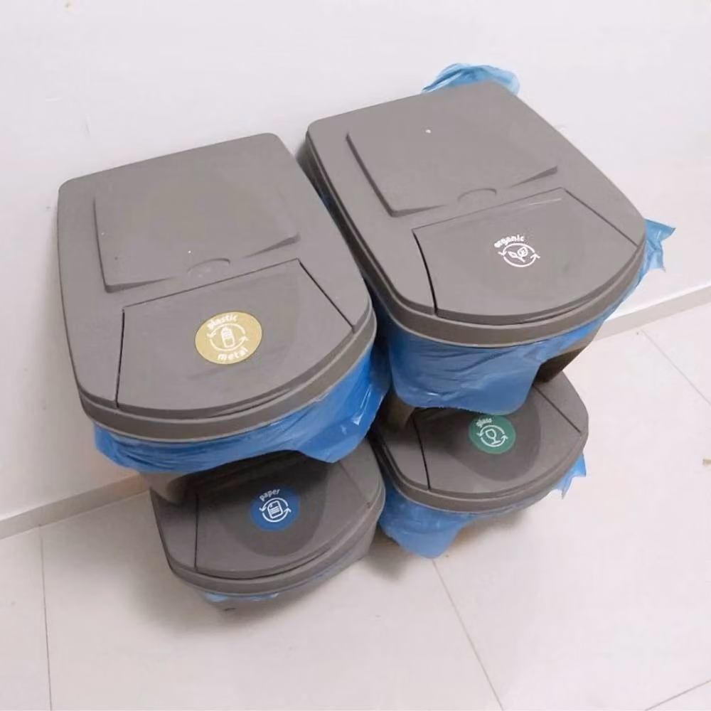 FLAVORA Stackable Grey Plastic Bins with Flip Lids, 4 x 25L – 2