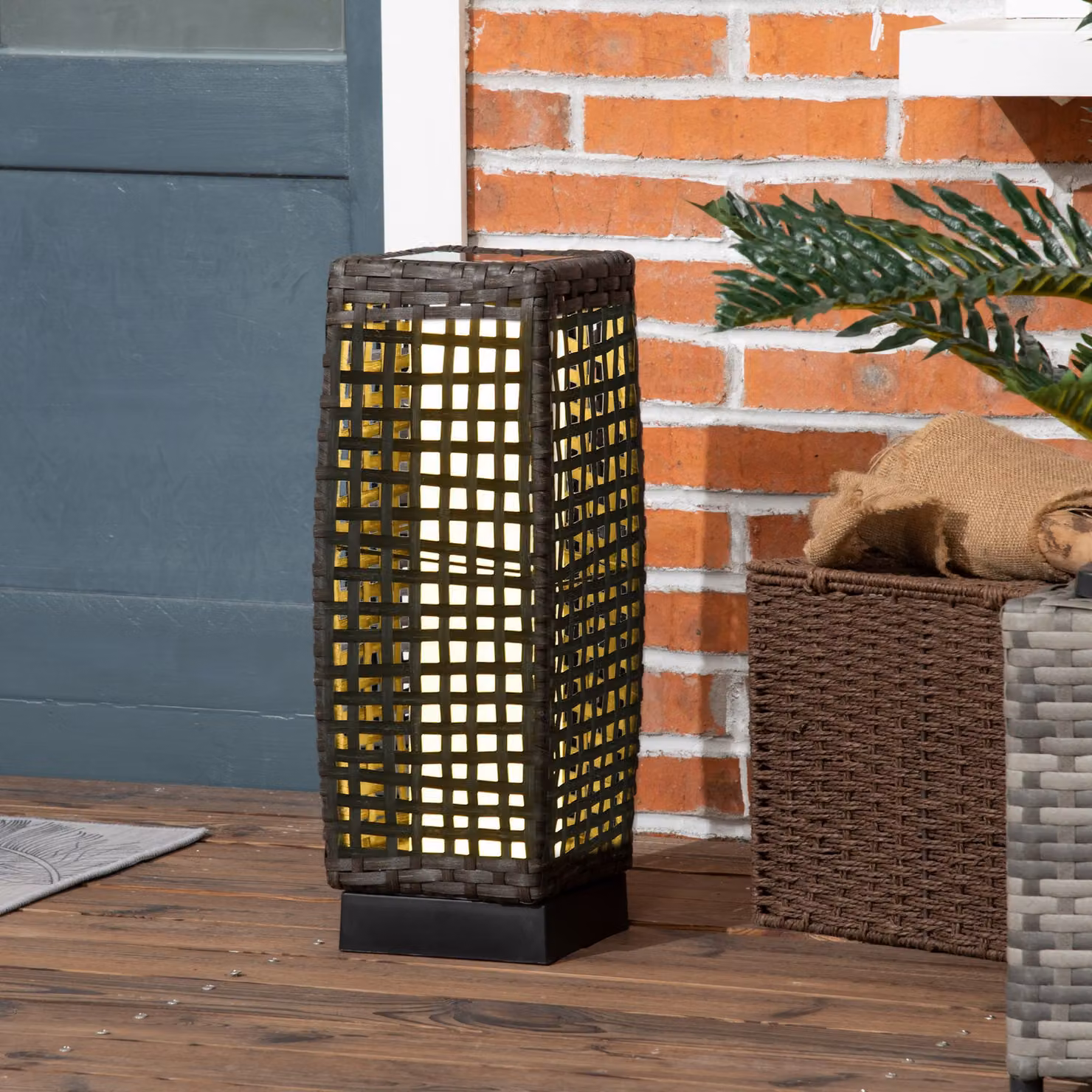 Outsunny Solar LED Rattan Floor Lantern in Grey with Dusk Sensor and Warm White Light – 2