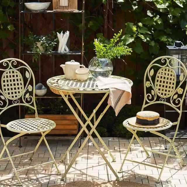 Wyld and Coco Garden Bistro Round Table in Light Green, Foldable Metal Design, Diameter: 70 cm