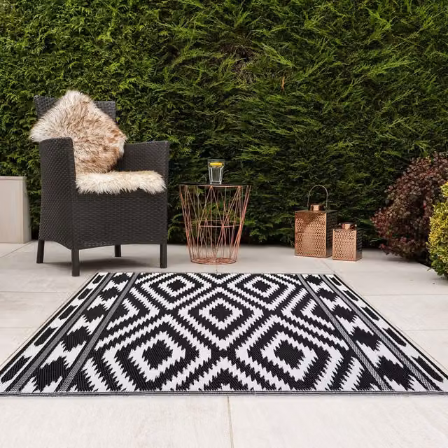 JVL Reversible Black Plastic Woven Outdoor Rug, W: 120 cm, L: 170 cm