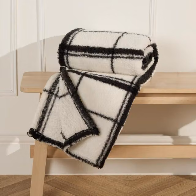 Oakley White Checked Fluffy Teddy Fleece Throw
