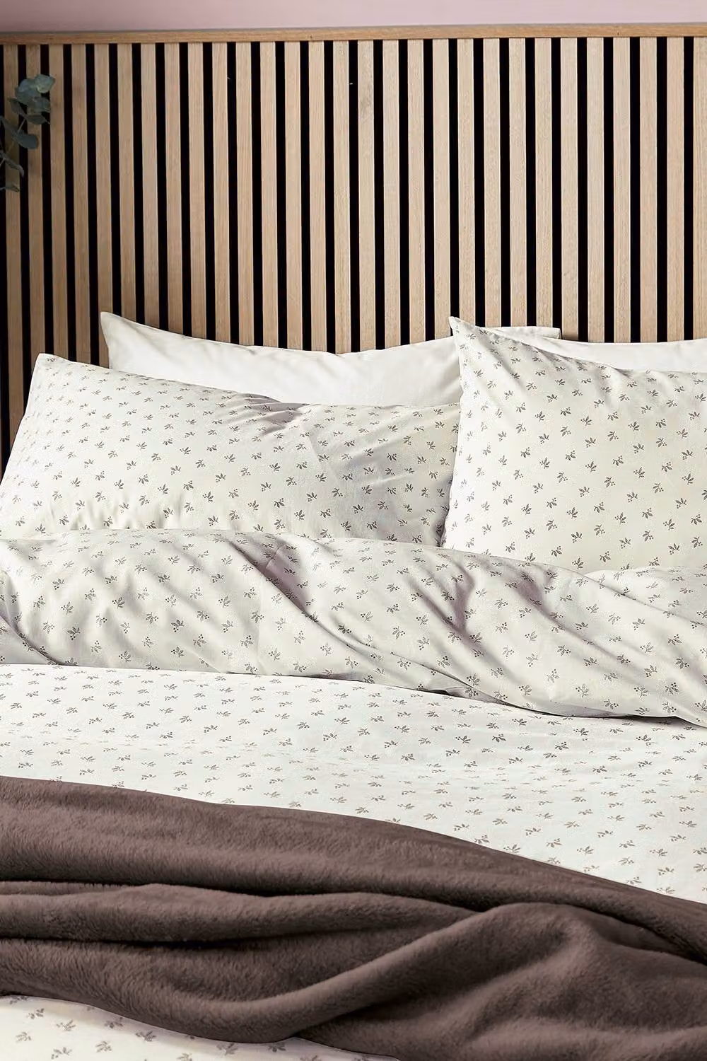 Helena Springfield Leaf Sprig Duvet Cover and Pillowcase Set in Brown and White, King Size (W: 180 cm, H: 200 cm) – 2