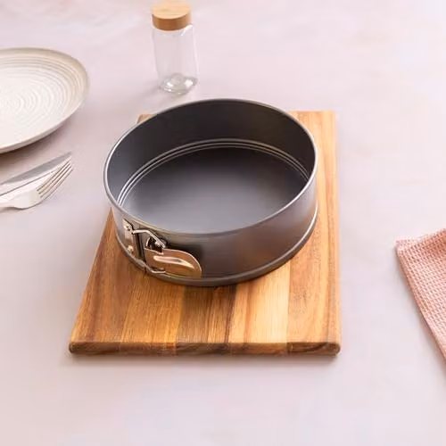 BetterWare Essentials Non-Stick Round Springform Cake Tin in Silver – 3