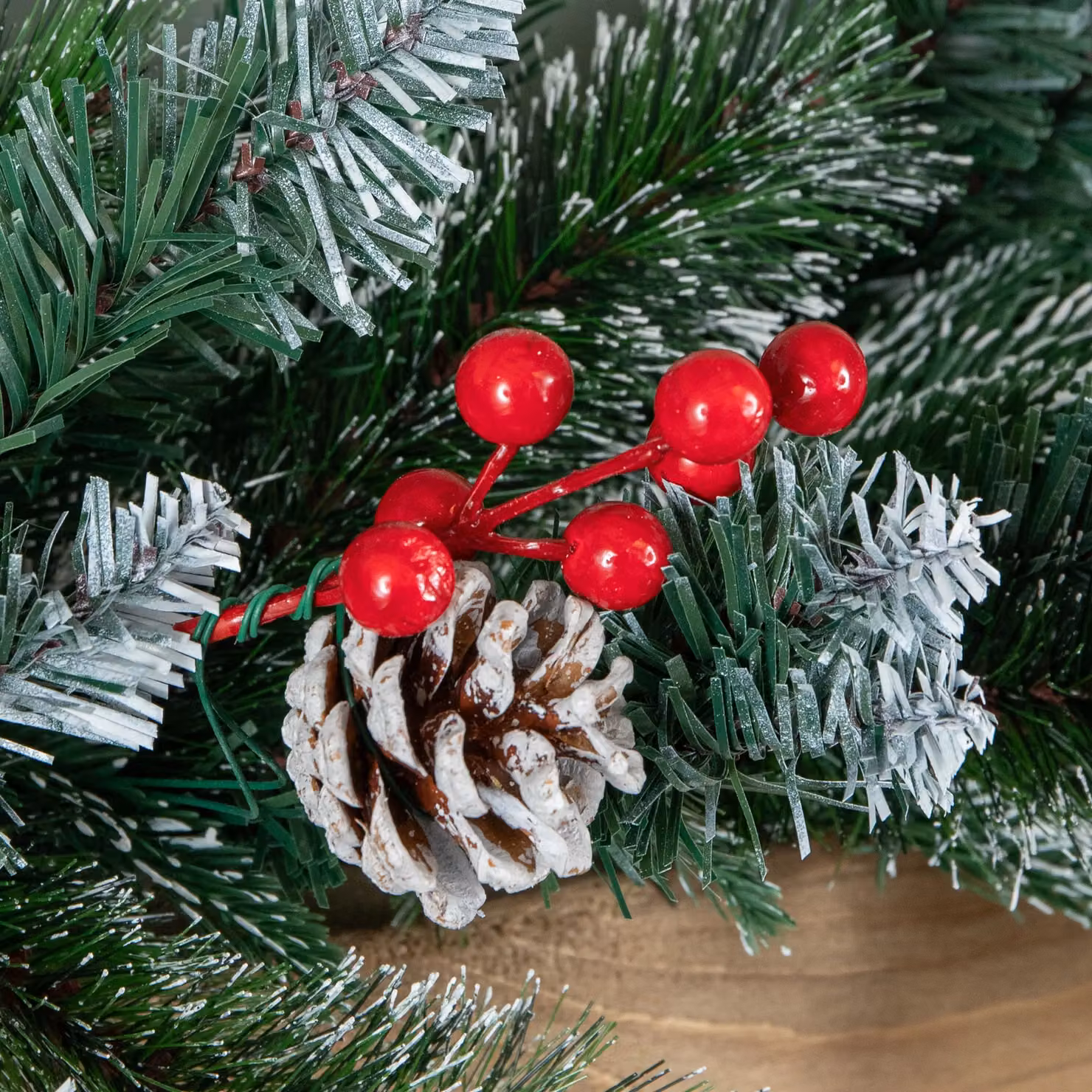 Samuel Alexander New Jersey Christmas Garland with Red Berries, Pinecones and Snow Tipped PVC Branches in Green, 1.8m – 3