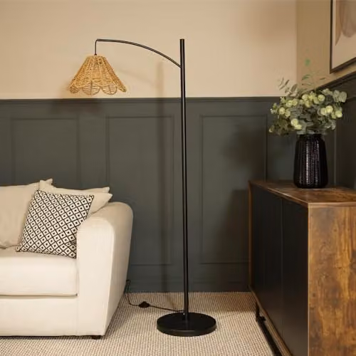 ValueLights Black Metal Curve Stem Floor Lamp with Natural Cane Rattan Scalloped Edge Shade – 2