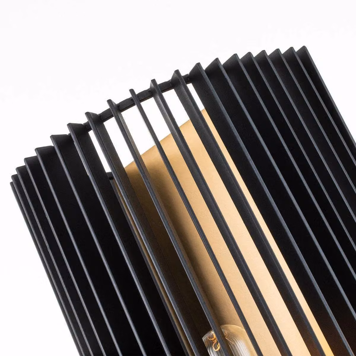 Kichler Linara Mid-Century Wall Lamp in Black and Gold Brass – 2