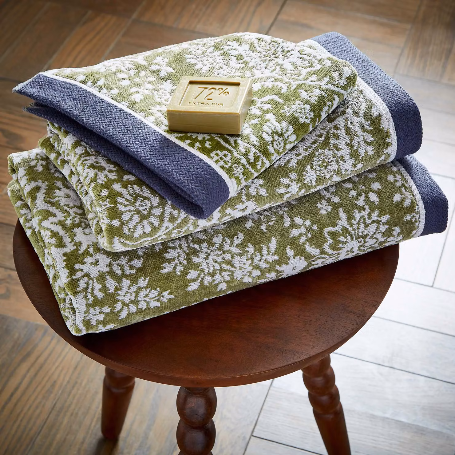 Bedeck of Belfast Elara Cotton Bath Sheet with Border, Sage Green and White – 2