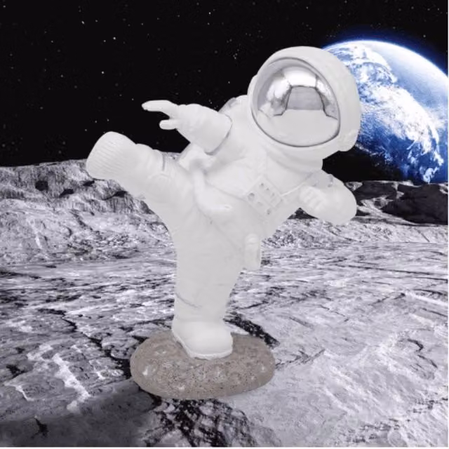 Leonardo Collection Astronaut Karate Kid White Tabletop Decor Figurine W/D/H: 12.0 x 35.0 x 12.0 cm – 2