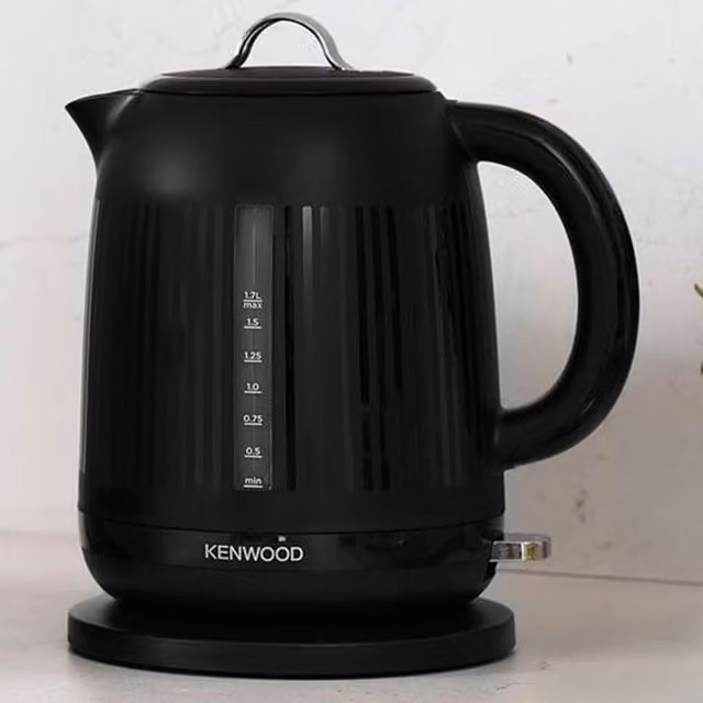 Kenwood 1.7L Plastic Jug Kettle in Black or Blue – 4