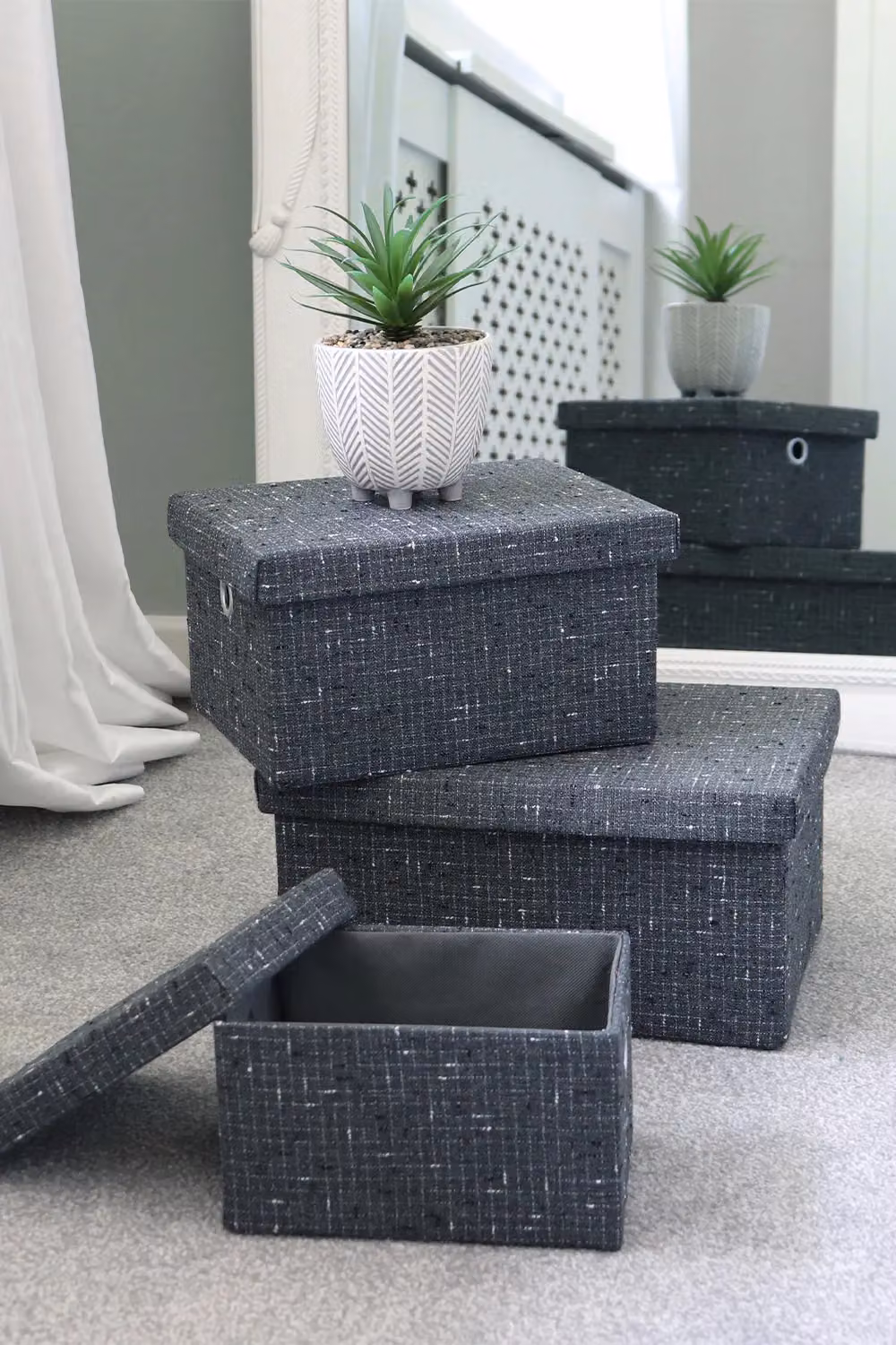 JVL Shadow Rectangular Fabric Storage Baskets with Lids and Handles, Set of 3, Grey – 2