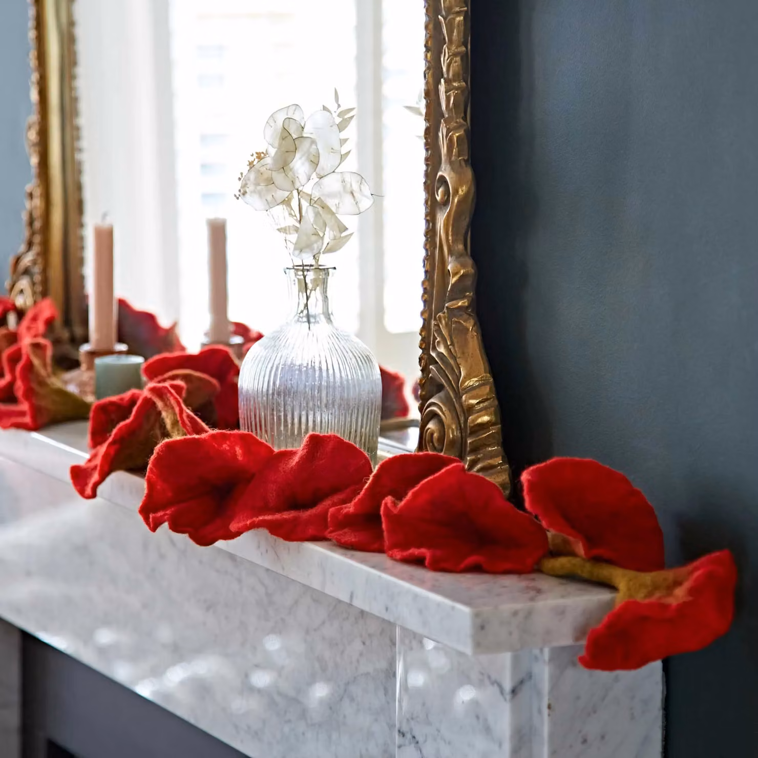 Paper High Handcrafted Felt Flower Garland in Red, 160 cm Long with 20 Flowers – 2