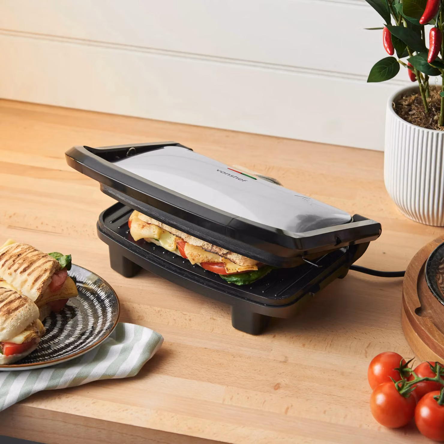 VonShef Two Slice Non-Stick Panini Press Grill in Black with Ceramic Coating and Overheat Protection – 7