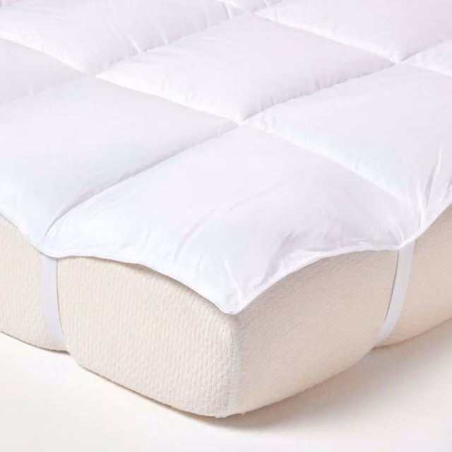 Homescapes White Microfibre Mattress Topper, W: 200 cm x D: 200 cm