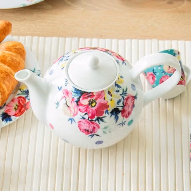 Mikasa Clovelly Floral Porcelain Teapot, White, 1 l