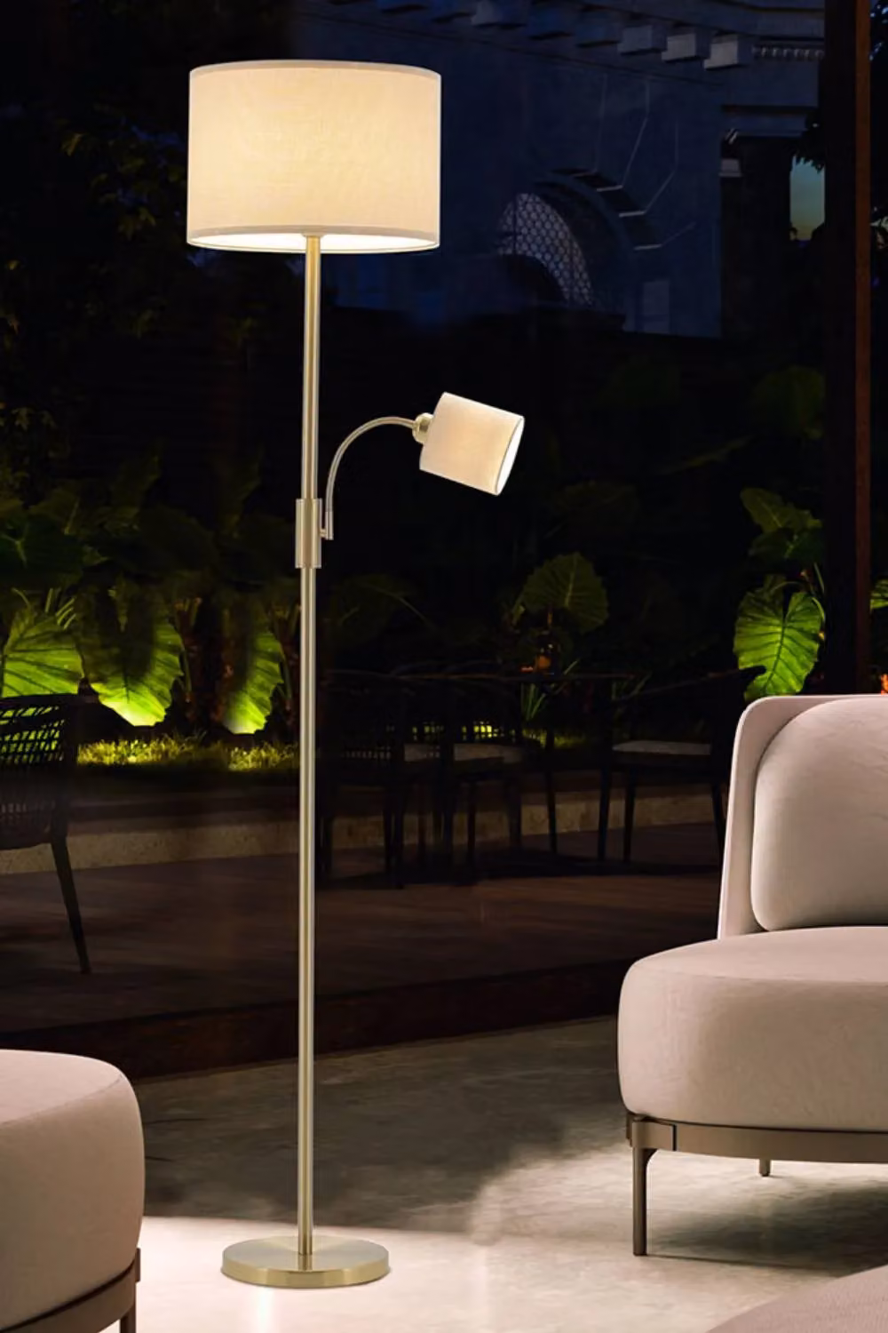 Living and Home 2-Light Floor Standing Lamp with Adjustable Head in Gold/Brass – 2