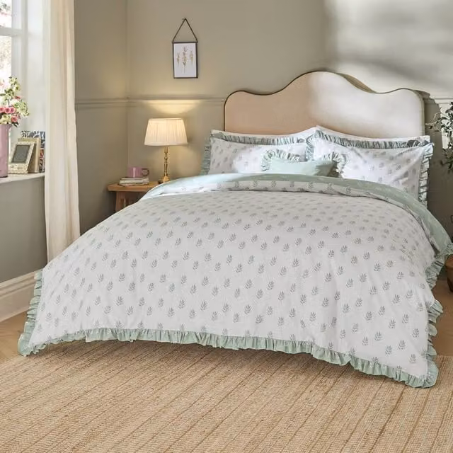 Wylder Ava Leaf Print Reversible Cotton Duvet Cover and Pillowcase Set in White, Single (90 x 200 cm)