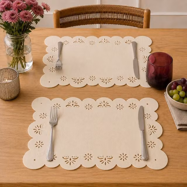 Orsina Set of Two White Floral Felt Placemats, Heat-Resistant Rectangular Table Mats
