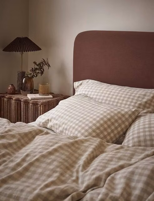 Piglet In Bed Linen and Cotton Gingham Pillowcase Pair in Ivory Mix Beige Multicolour