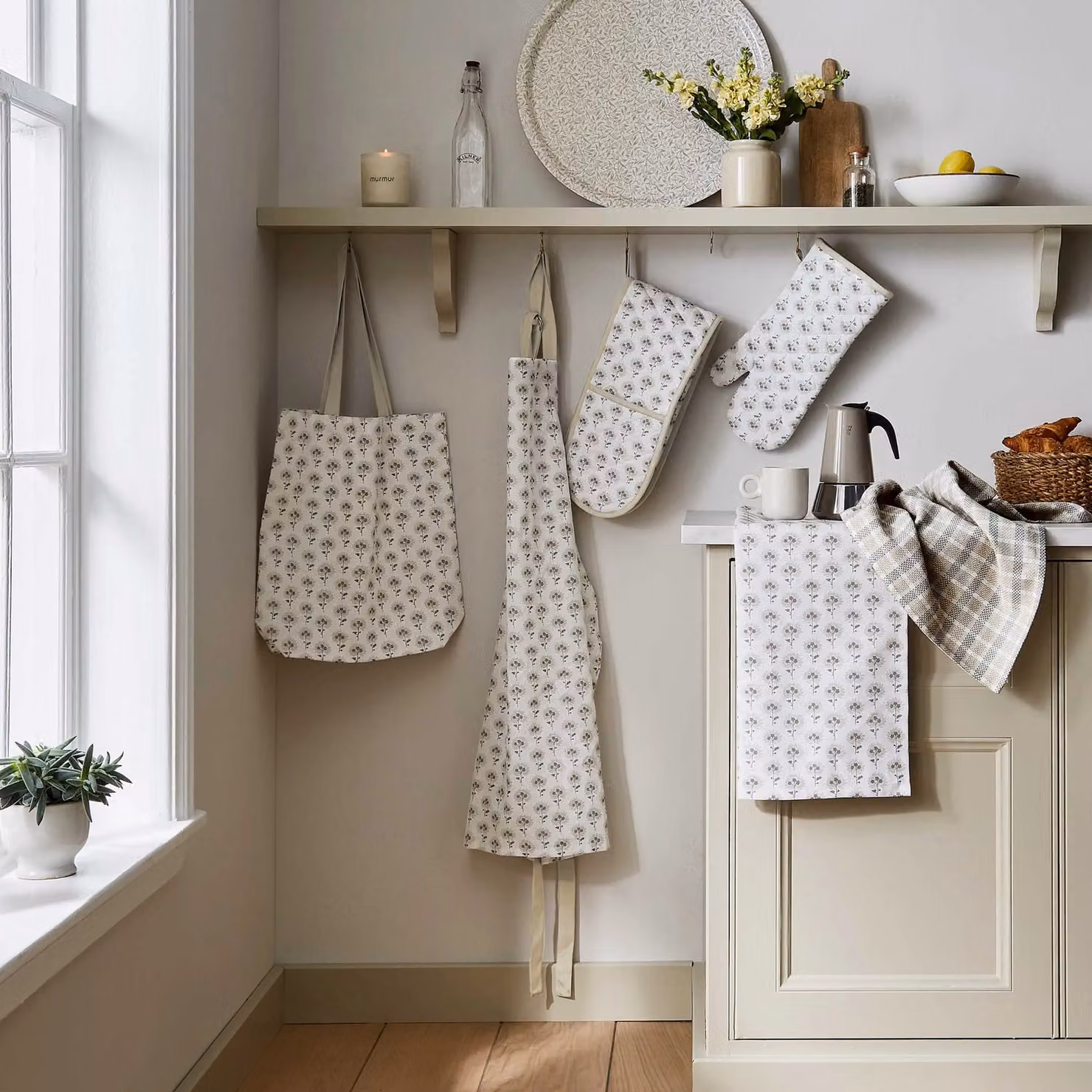 Murmur Tara & Ebba Floral Cotton Tea Towels in Grey – 2