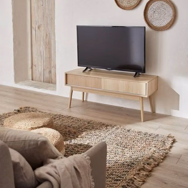 Sweekeec Scandinavian Style TV Unit with Grooved Wood Detail and 2 Doors in Light Brown, W: 115 cm – 1