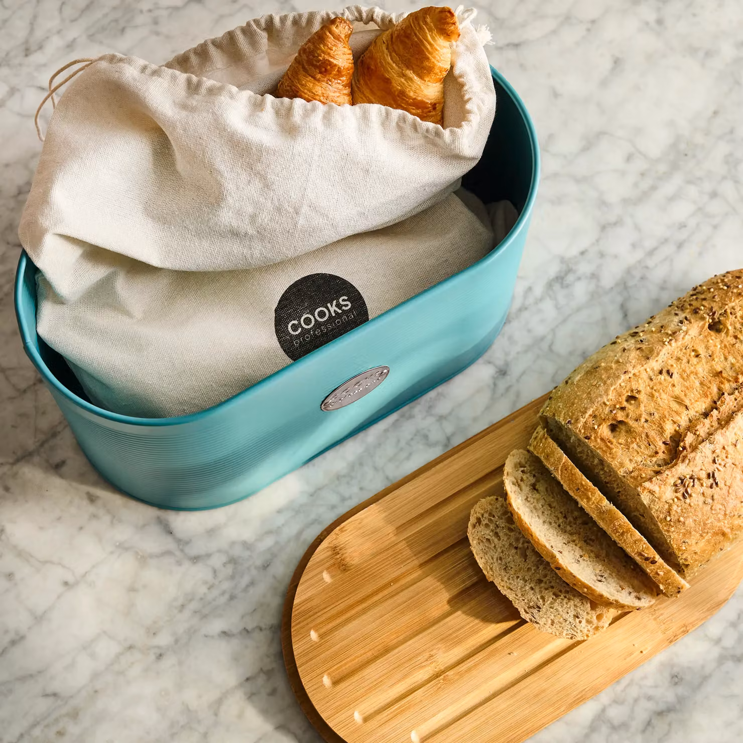 Cooks Professional Ribbed Bread Bin with Linen Bag and 2-in-1 Bamboo Cutting Board Lid in Petrol Blue and Silver – 2