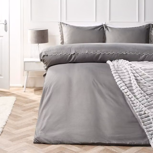 OHS Scallop Edge Contrast Duvet Cover and Pillowcase Set in Grey and Silver