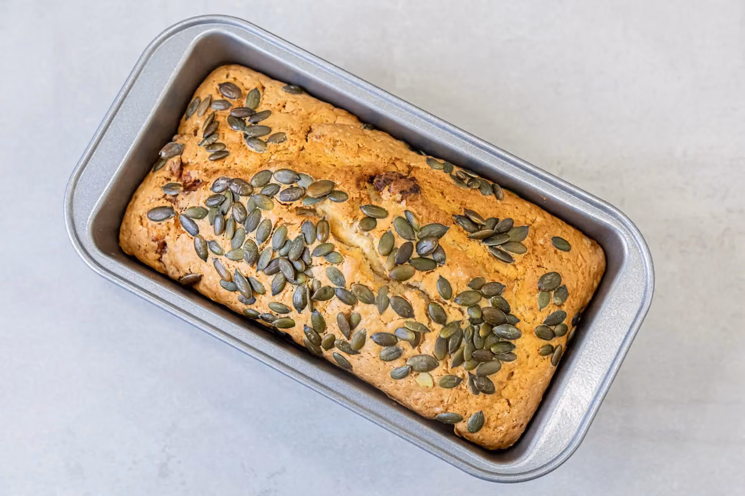 KitchenCraft Non-Stick Rectangular Carbon Steel Loaf Tin, Grey, W: 21.5 cm, D: 11 cm, H: 11 cm – 3