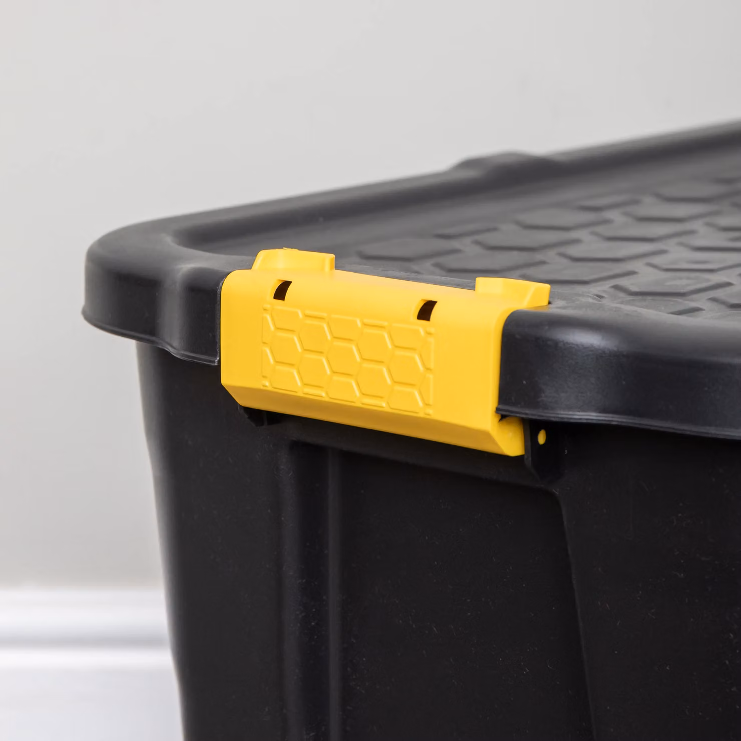 Samuel Alexander 60L Heavy Duty Stackable Storage Tub with Lid and Handles in Black and Yellow – 4