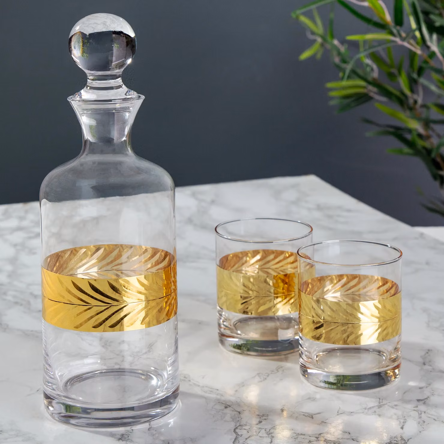 Dibor Art Deco Gold Embossed Whisky Decanter 1.5 l and 2 Tumblers 400 ml Set in Clear Glass – 3