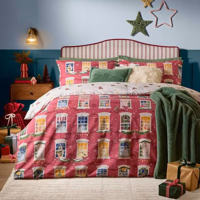 Furn Christmas Eve Reversible Duvet Cover Set in Red, W: 200 cm x D: 200 cm