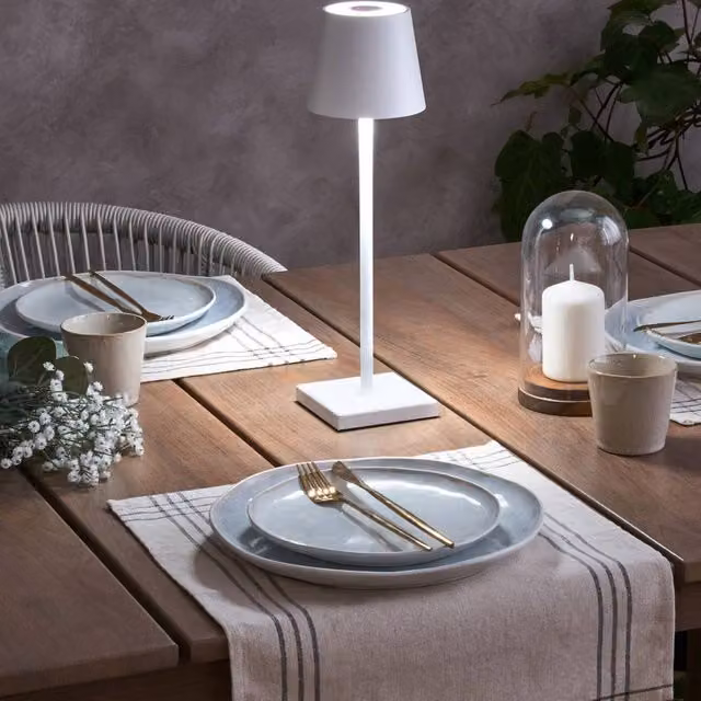 Wyld and Coco Wireless Dimmable RGB LED Table Lamp in White Aluminium with USB Port – 1