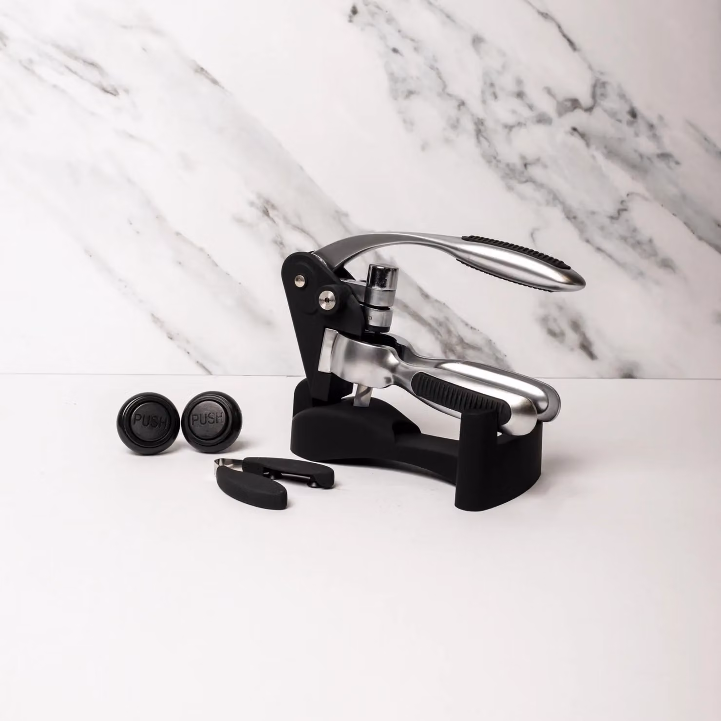 BarCraft 4-Piece Wine Accessories Set in Silver, Black and Multicolour with Lever Arm Corkscrew, Foil Cutter and 2x Vacuum Bottle Stoppers – 2