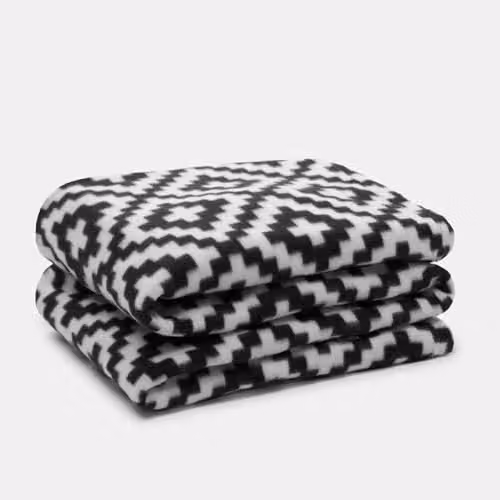 OHS Geometric Tile Fleece Throw Blanket in Black, White and Grey, W/D/H: 125 x 150 cm – 1